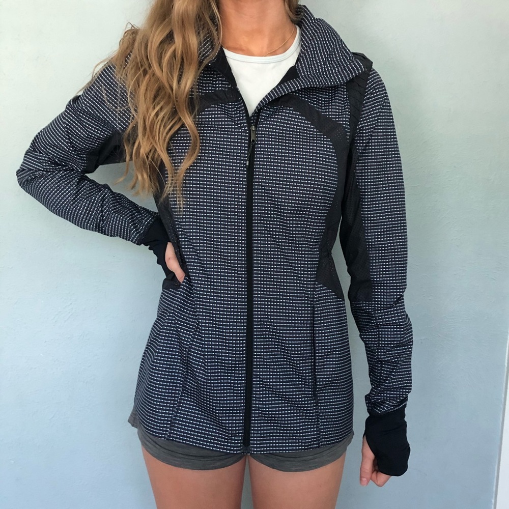 Lululemon lightweight jacket (water proof)
